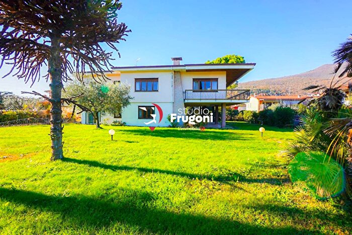 Casa con 10 locali in vendita in Gavardo