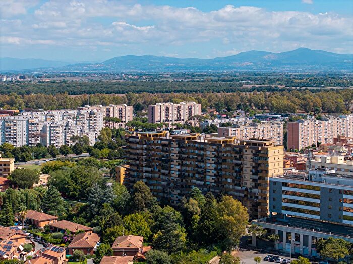 Appartamento con 6 locali in vendita in Viale dei Caduti per La Resistenza, Roma