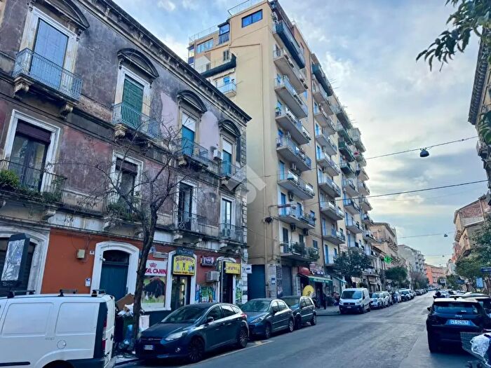 Appartamento trilocale in vendita in Via Pietro Platania, Catania