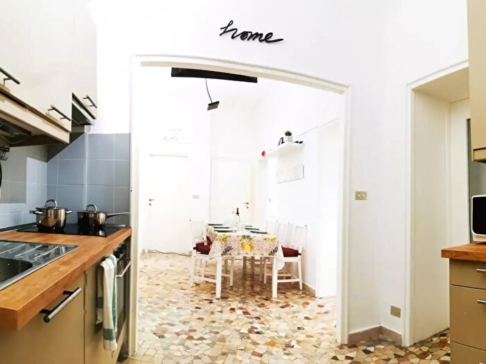 Appartamento con 7 locali in affitto in Via Panfilo Castaldi, Milano