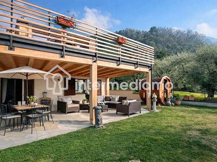 Casa con 12 locali in vendita in Arco