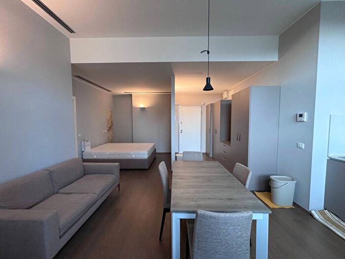 Appartamento bilocale in affitto in Via Giampietro Lucini, Maggiolina, Milano