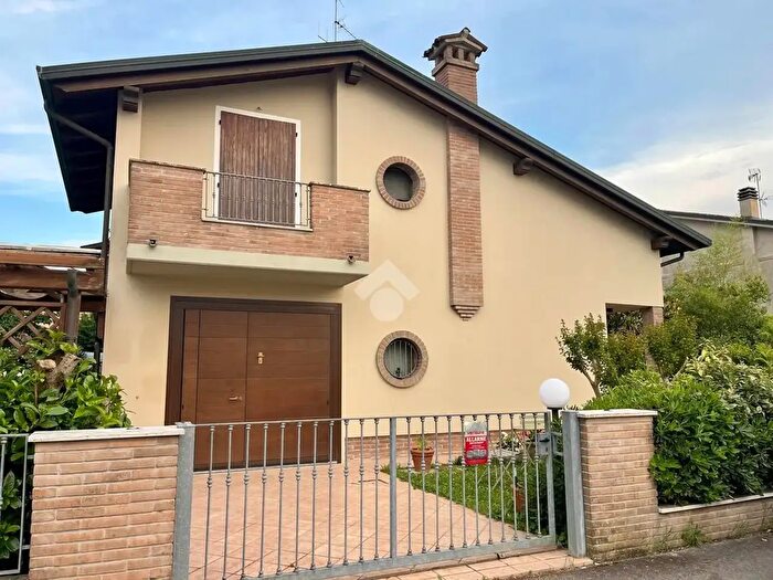 Casa quadrilocale in vendita in Via della Pieve, Ravenna