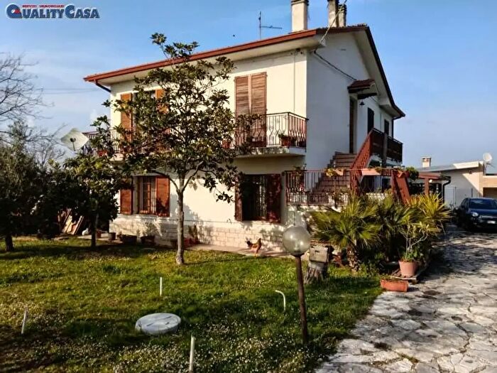 Casa quadrilocale in vendita in Jesi