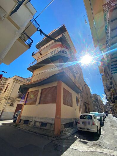 Casa con 8 locali in vendita in Via Aiello, Bagheria