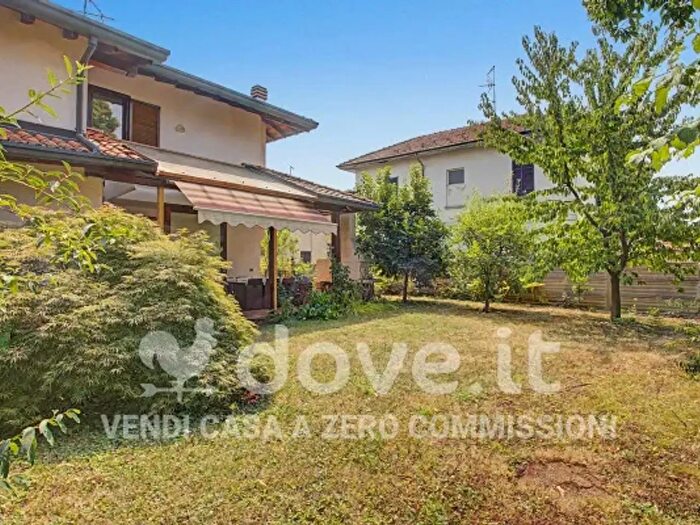 Casa con 5 locali in vendita in Cardano Al Campo