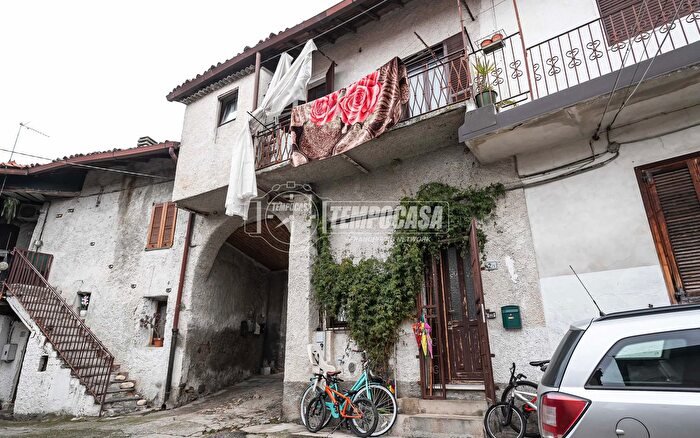 Appartamento trilocale in vendita in Carugo