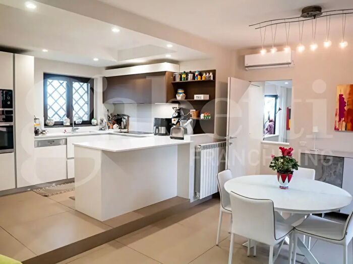 Casa con 8 locali in vendita in Via Calcara, Aci Bonaccorsi