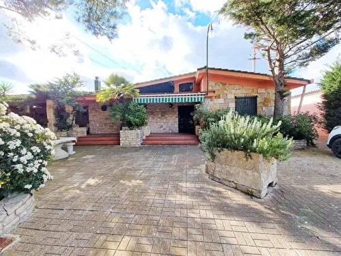 Casa quadrilocale in vendita in Via Castel del Monte Andria Andria Castel del Monte Boschetto, Andria