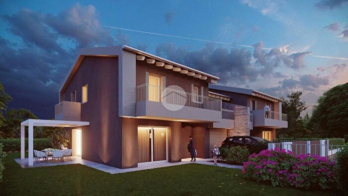 Casa con 5 locali in vendita in Via Moncenisio, Avigliana