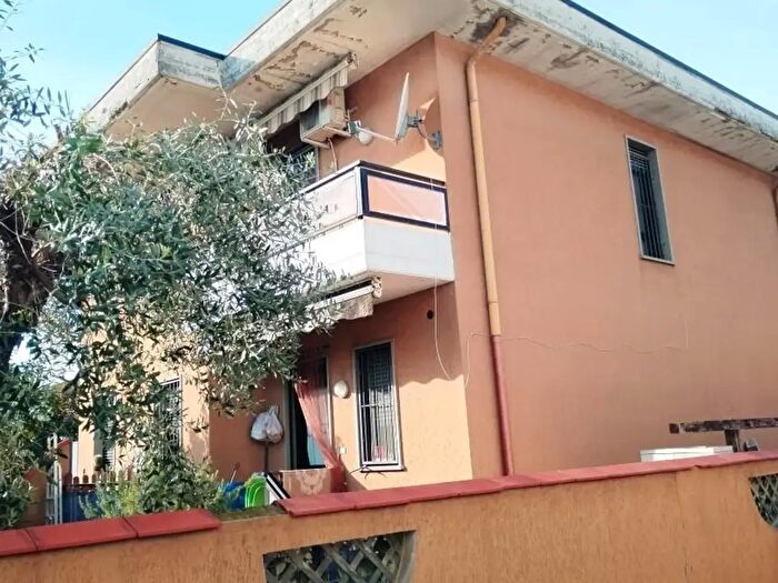 Casa con 6 locali in vendita in Massa