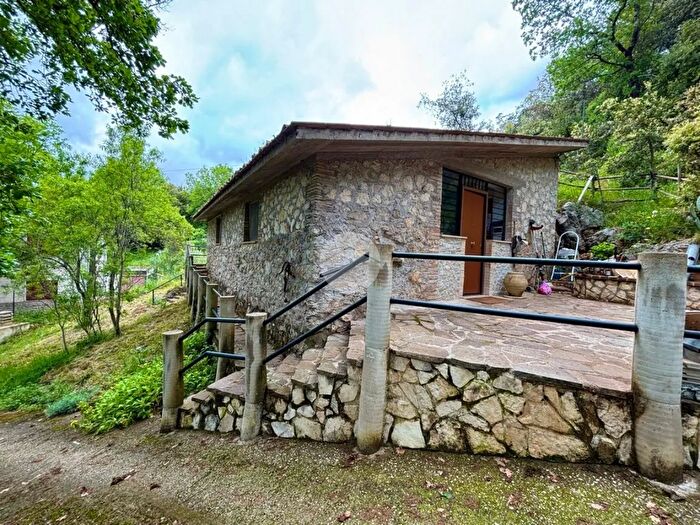 Casa trilocale in vendita in Via Colletarocco, Calvi DellUmbria