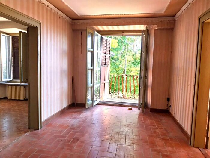 Casa con 9 locali in vendita in Ancona