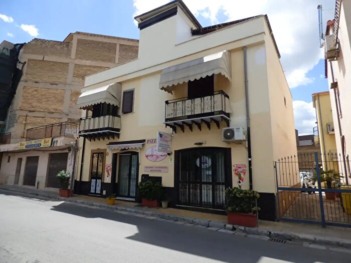 Casa con 6 locali in vendita in Via Consolare, Bagheria