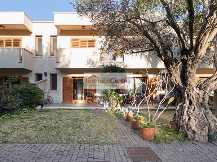 Casa quadrilocale in affitto in Via Telemaco, Mondello Valdesi, Palermo