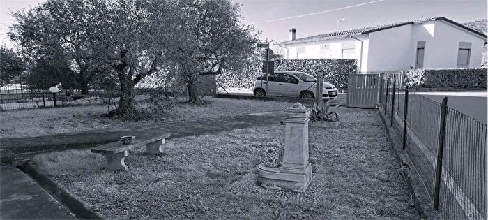 Appartamento quadrilocale in vendita in Luni