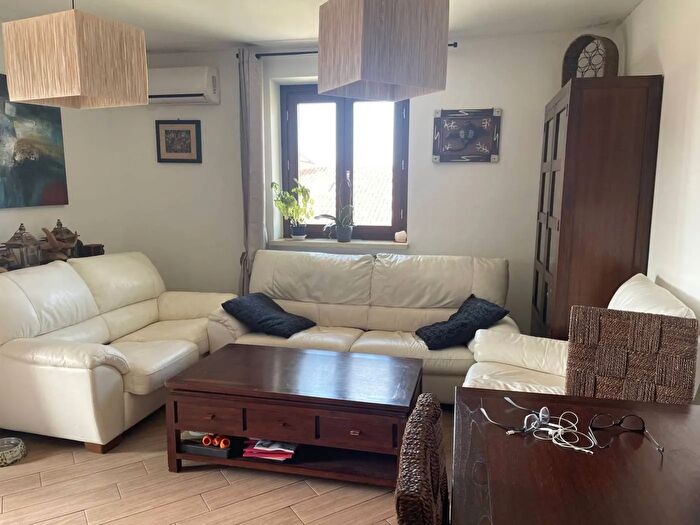 Appartamento trilocale in vendita in Via Casalciprano, Roma