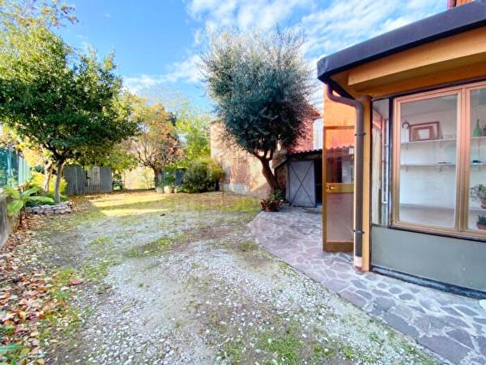 Casa con 6 locali in vendita in Via Ponte, Verucchio