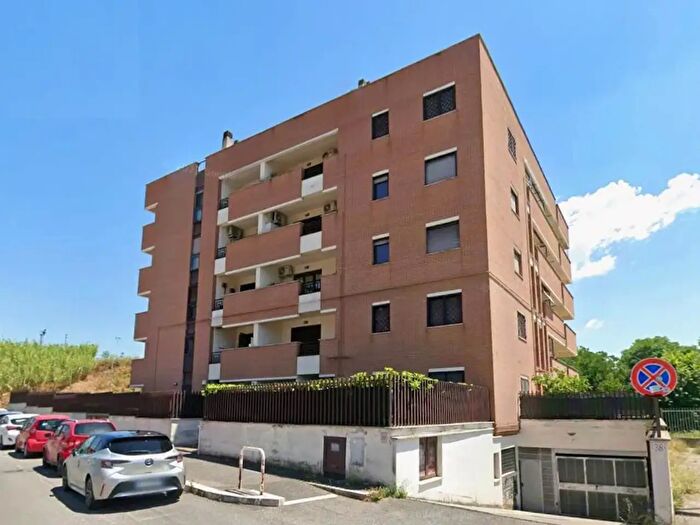 Appartamento trilocale in vendita in Via Franco Angeli, Roma