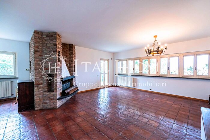 Casa con 13 locali in vendita in Via Boel, Ponteranica