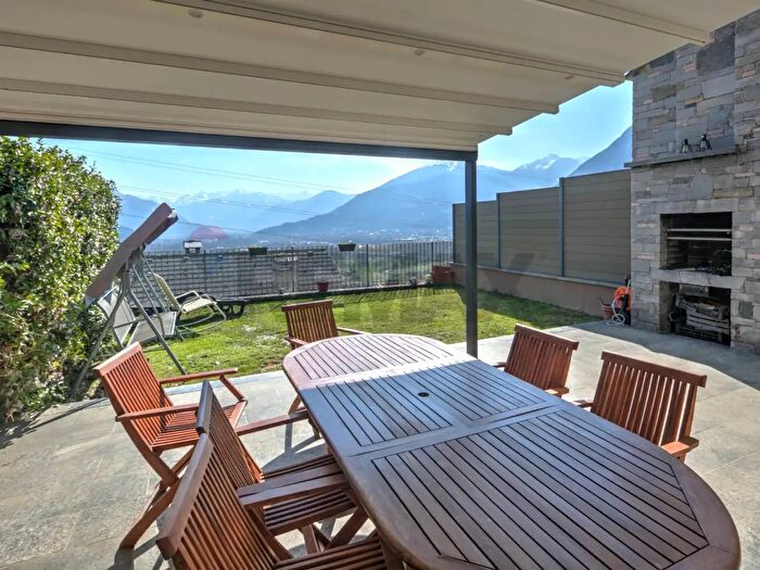 Casa con 5 locali in vendita in Montecrestese