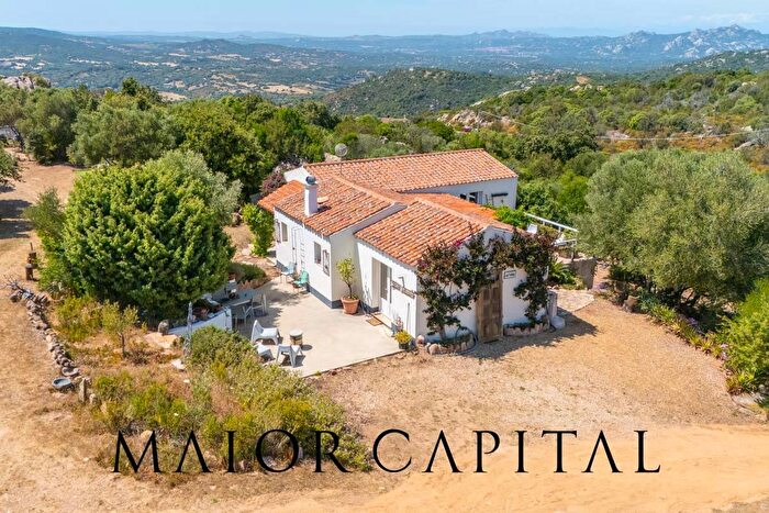 Casa quadrilocale in vendita in Loc Casagliana Snc, Olbia