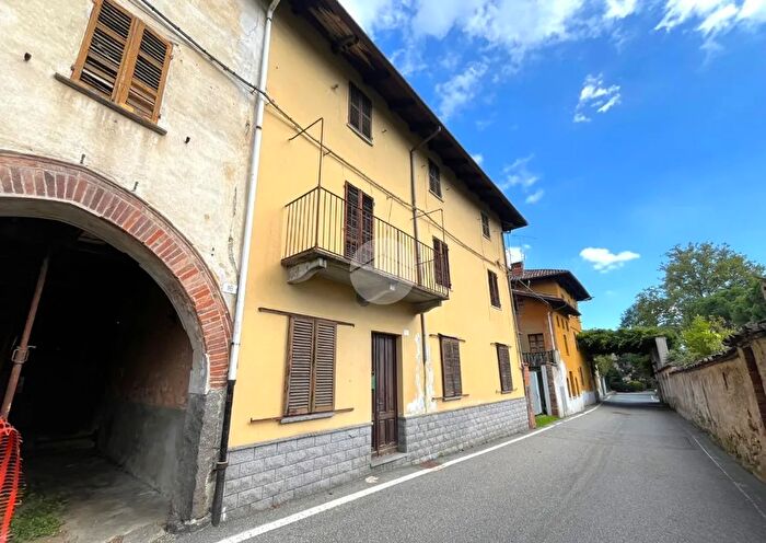 Casa con 6 locali in vendita in Via Levera, Andorno Micca