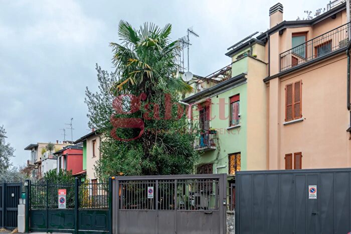 Casa quadrilocale in vendita in Via Nicostrato Castellini, Milano
