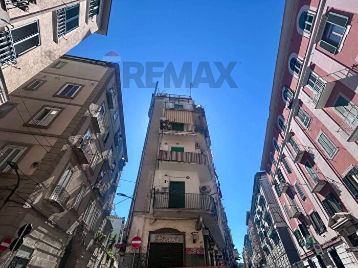 Appartamento quadrilocale in affitto in Via Torrione SMartino, Vomero, Napoli