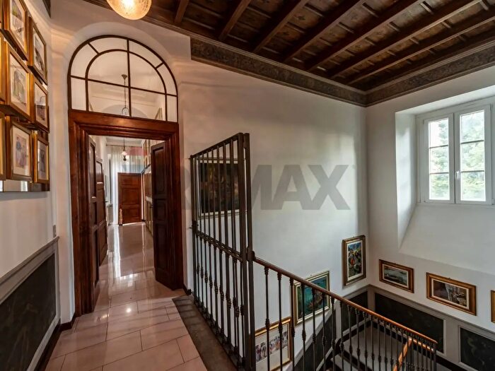 Casa con 10 locali in vendita in Lesmo