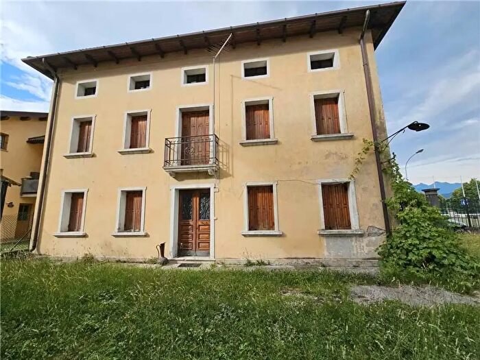 Casa con 9 locali in vendita in Via l Corte, Belluno