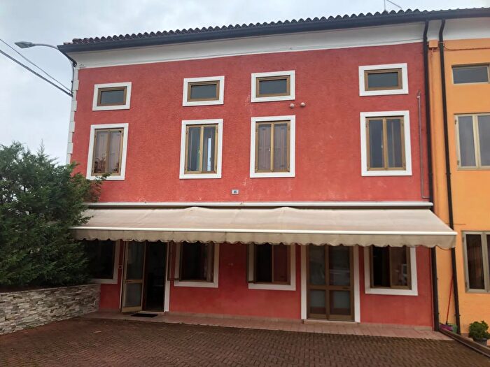 Casa con 5 locali in vendita in Via Duello, Brogliano