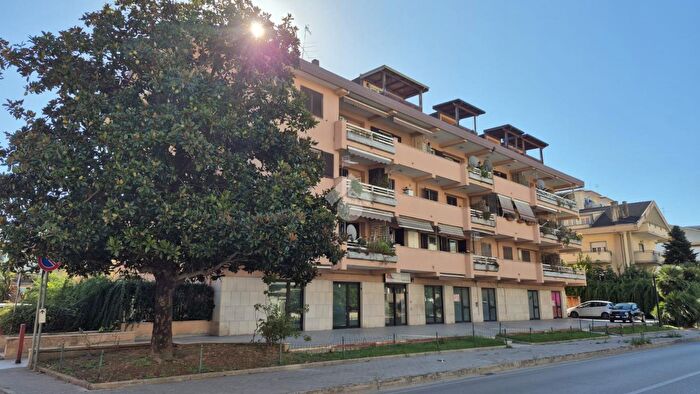 Appartamento quadrilocale in vendita in Via Michelangelo Buonarroti, Curti