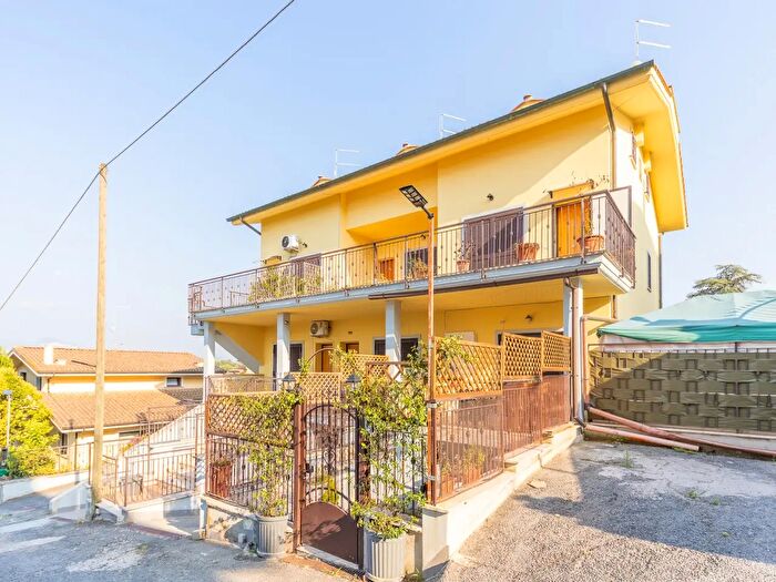 Appartamento trilocale in vendita in Via Santa Croce, Mentana