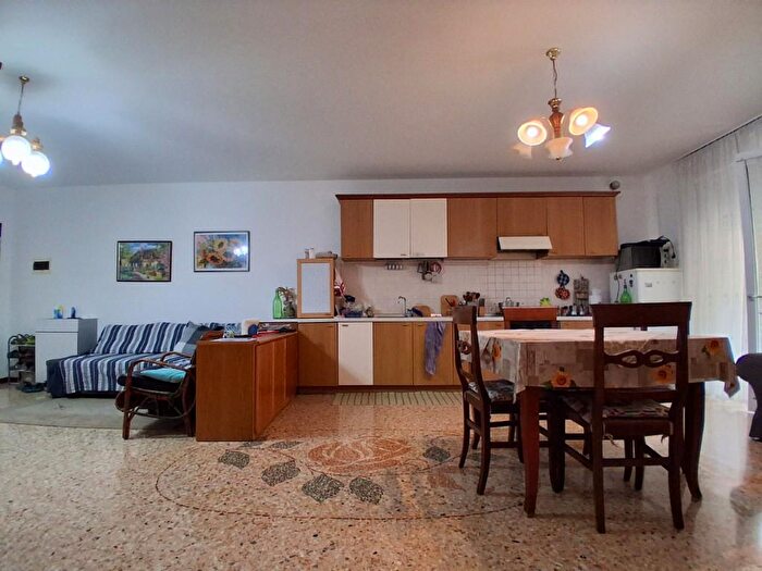 Appartamento trilocale in vendita in Strada del Tormeno, Vicenza