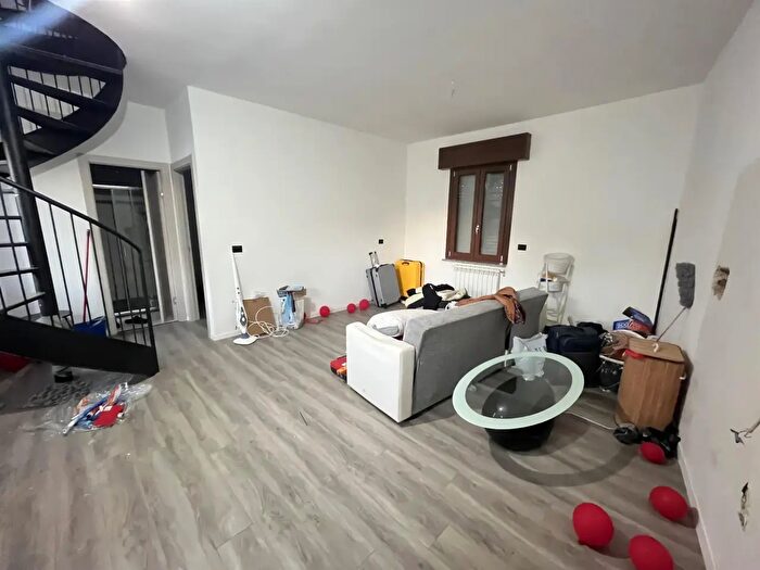 Casa con 5 locali in vendita in Gambolo