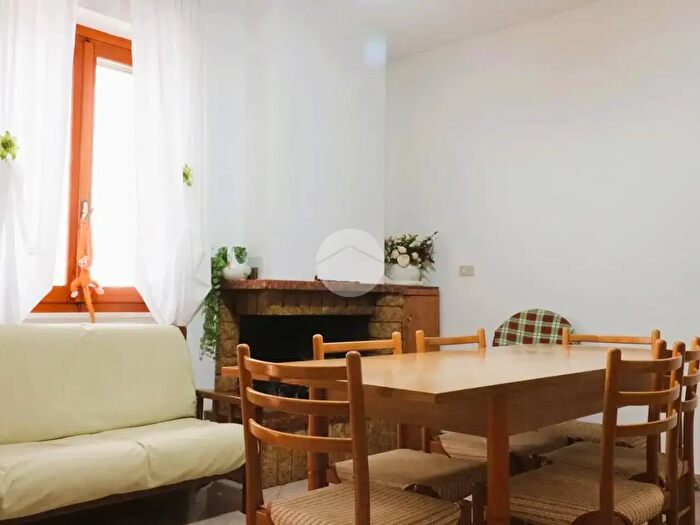 Casa con 13 locali in vendita in Strada Comunale Montesecco, Grottammare