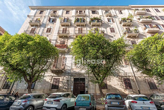 Appartamento con 7 locali in vendita in Via Sammartino, Palermo
