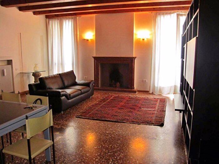 Appartamento quadrilocale in affitto in Levà degli Angeli, Centro Storico, Vicenza