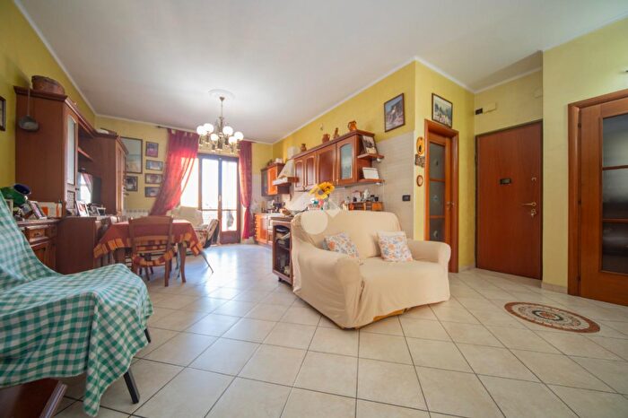 Appartamento trilocale in vendita in Via Bernardino Luini, Torino