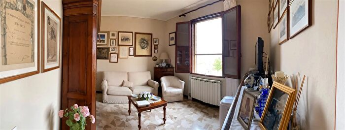 Appartamento con 7 locali in vendita in Via II Giugno a Certaldo Firenze, Certaldo