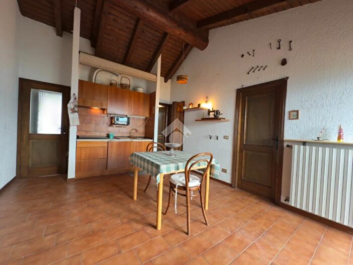 Appartamento trilocale in vendita in Via Piazzola, Teglio