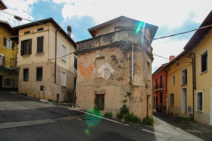 Casa con 6 locali in vendita in Via Santa Margherita, Lumezzane