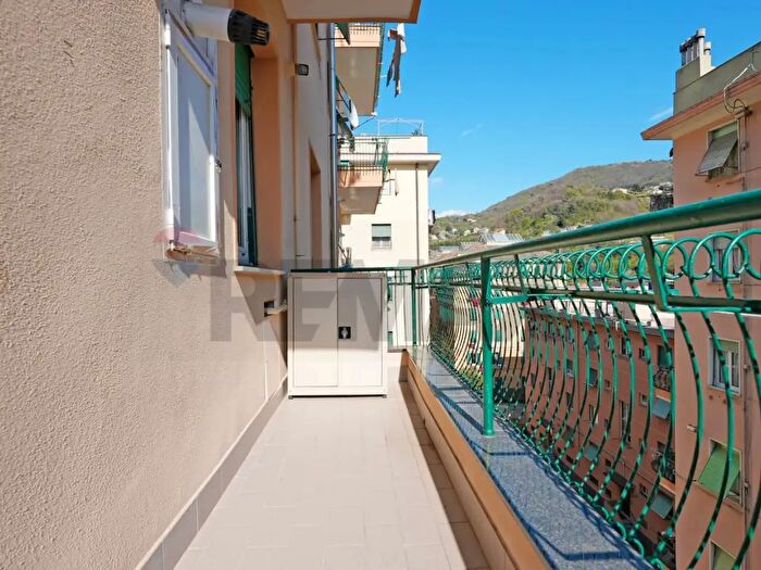 Appartamento con 7 locali in vendita in Via Pierino Negrotto Cambiaso a, Genova