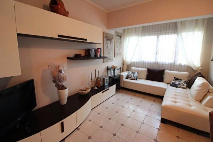 Appartamento quadrilocale in vendita in Via Canova SNC, Forte Dei Marmi