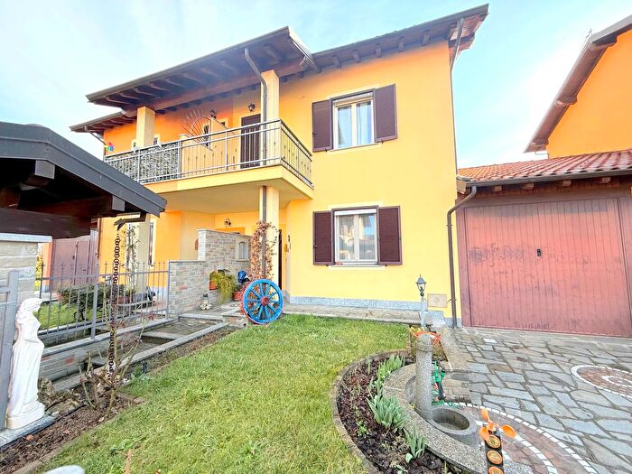 Casa con 5 locali in vendita in Pasturana