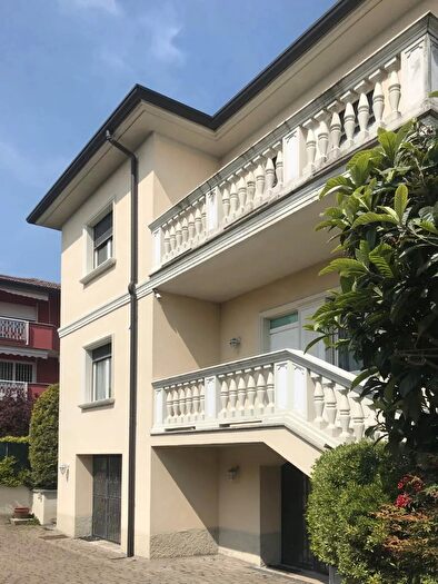 Casa con 5 locali in vendita in Arese