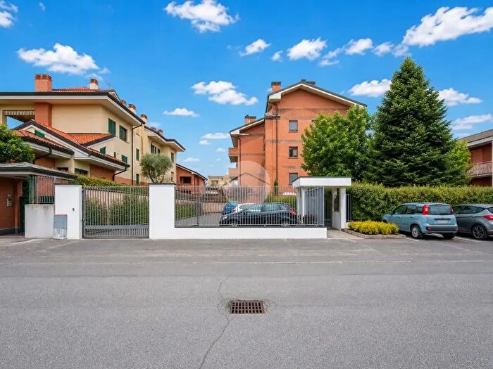 Appartamento trilocale in vendita in Via Monte Cengio, Bollate