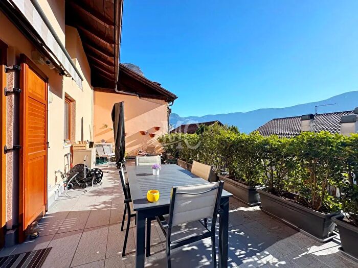 Casa con 6 locali in vendita in Rovere Della Luna
