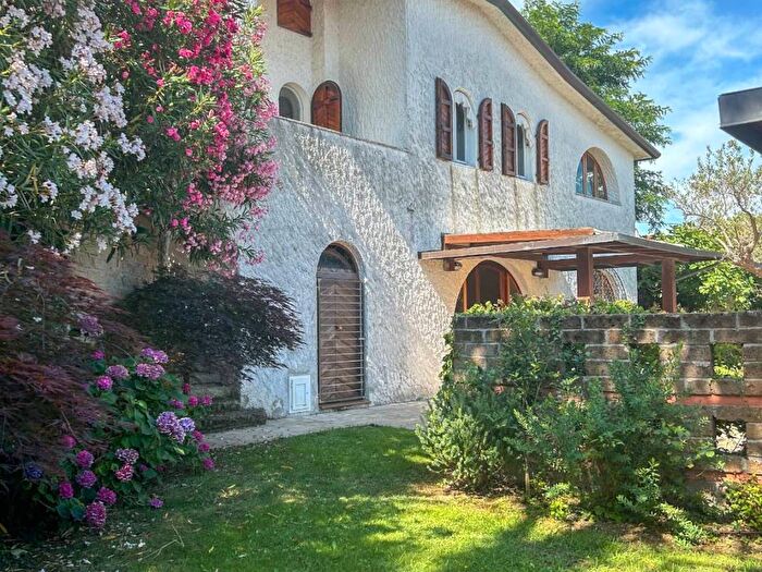 Casa con 6 locali in affitto in Via ISCHIA, Marcelli, Numana
